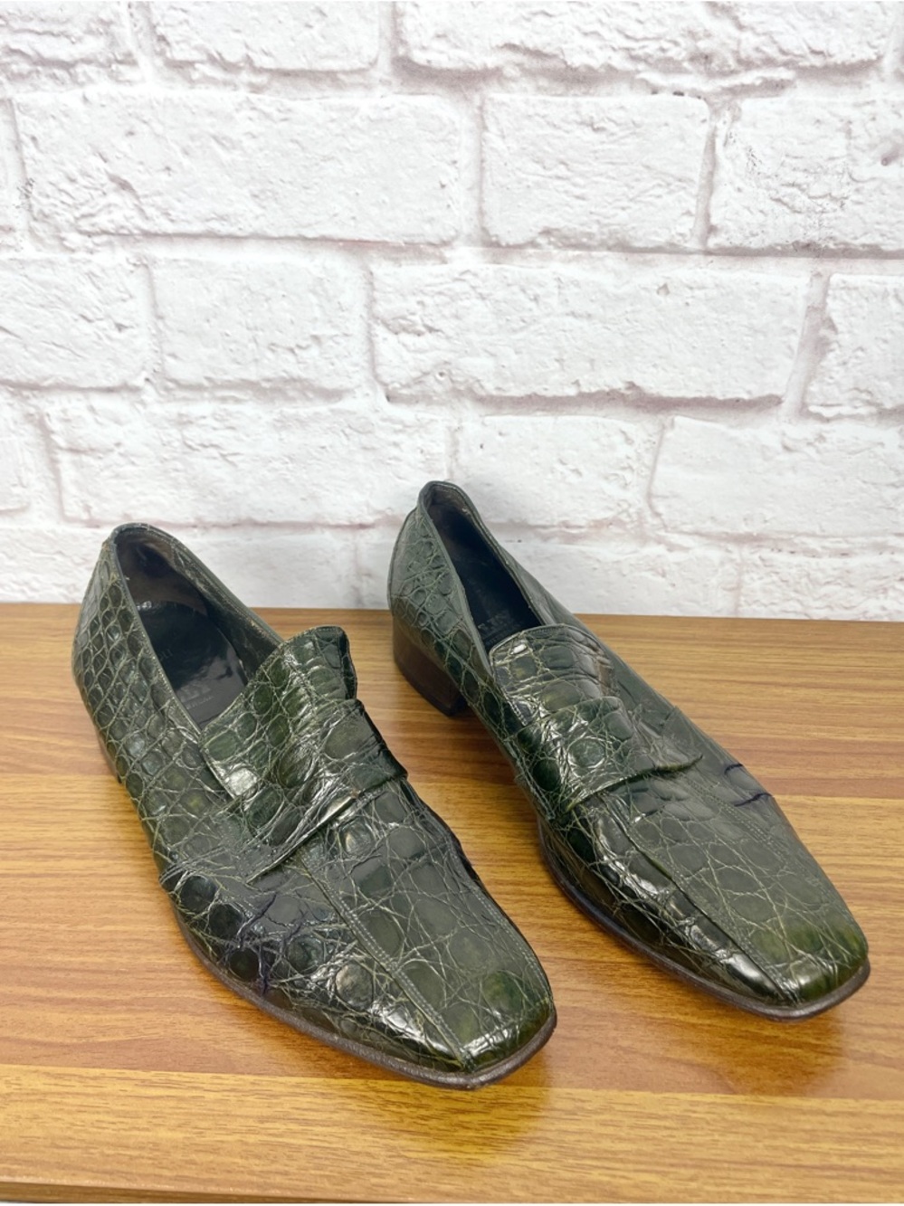 Bally Dark Green Croc-Embossed Leather Oxfords Size 7.5